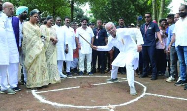 मुख्यमंत्री भूपेश बघेल ने लालबाग में खेला गिल्ली डंडा, छत्तीसगढ़िया ओलम्पिक का किया शुभारंभ