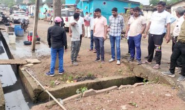 रिसाली: बंद स्ट्रीट लाइट पर भड़के आयुक्त ठेका कंपनी को किया तलब, एमआईसी मेम्बर व आयुक्त पहुंचे जोरातराई