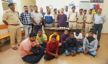 दुर्ग: उतई के जुआ फड़ में पुलिस ने छापा मार 9 लोगों को पकड़े, 1.62 लाख रुपये जब्त