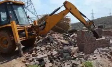 कब्जे हटाने रेलवे ने 300 परिवारों को थमाया नोटिस