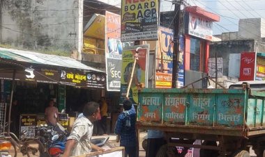 अवैध होर्डिंग और पोस्टर को हटाने भिलाई निगम ने छेड़ा अभियान