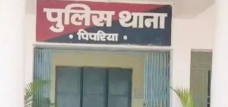 अधिक मूल्य पर सामग्री बेचने के आरोप में राशन दुकान संचालक पर कार्यवाही