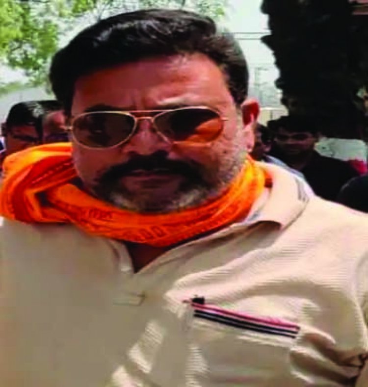 रेलकर्मी की आत्महत्या का मामल में पूर्व नगर पालिका अध्यक्ष सहित 4 लोगों के खिलाफ अपराध दर्ज