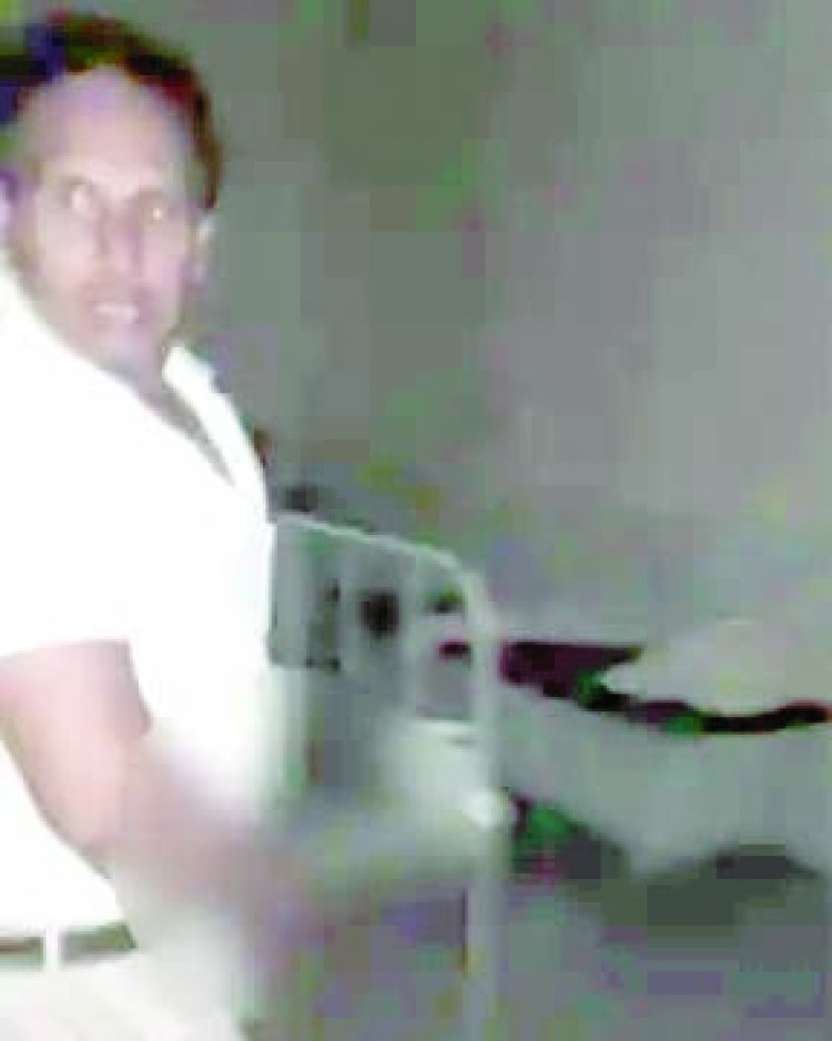 सरकारी अस्पताल में दवा के बहाने मरीज को एकांत में ले गया कंपाउंडर, रेप करते हुए परिजनों ने पकड़ा