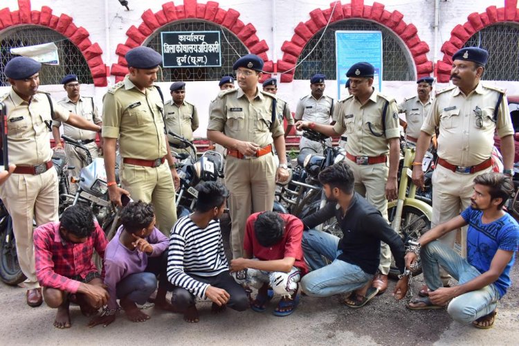 एक कार , दो बुलेट सहित कुल 14 लाख की 15 वाहन जब्त