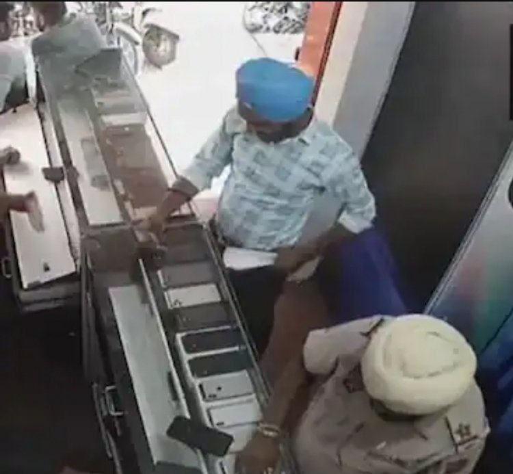 मोबाइल शॉप में ASI के रिवॉल्वर से चली गोली, दुकानदार की मौत, एएसआई सस्पेंड