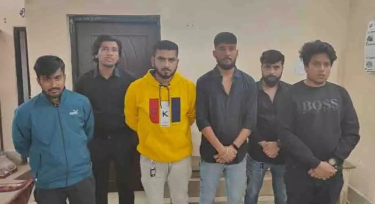 कैफे में पुलिस की दबिश, शराबखोरी एवं हुक्का पार्टी कर जन्मदिन मनाते 6 गिरफ्तार