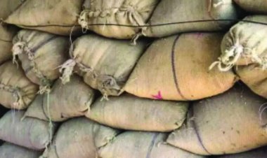 2 व्यापारियों से 30 क्विंटल धान जब्त