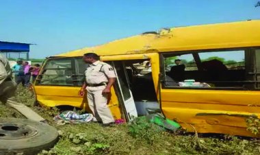 स्कूली बस पलटने से टीचर्स और बच्चे समेत 10 लोग घायल, 7 लोगों की हालत गंभीर