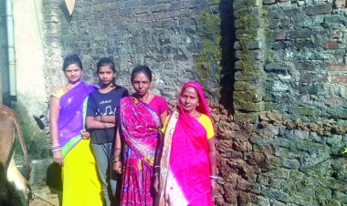 बीच सड़क पर खड़ी कर दी गई दीवाल, मोहल्लेवाली वर्षों से परेशान