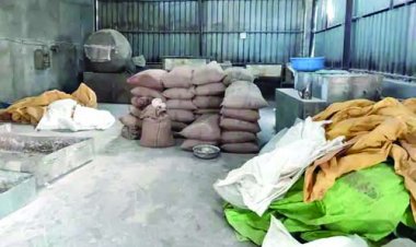 सितार गुटखा बनाने की अवैध फैक्ट्री का भंडाफोड़, छापेमारी में 82 लाख का माल जब्त, मैनेजर हिरासत में