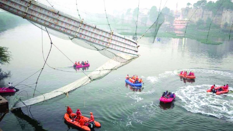 गुजरात में राजकीय शोक का एलान, सुप्रीम कोर्ट पहुंचा पुल हादसे का मामला