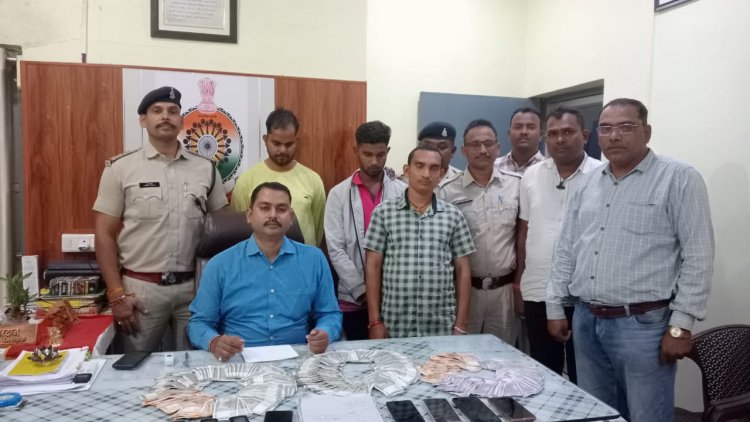 क्रिकेट सट्टा खिलौने वाले 3 आरोपियों से लाखों रुपए नगदी व 8 मोबाइल जब्त