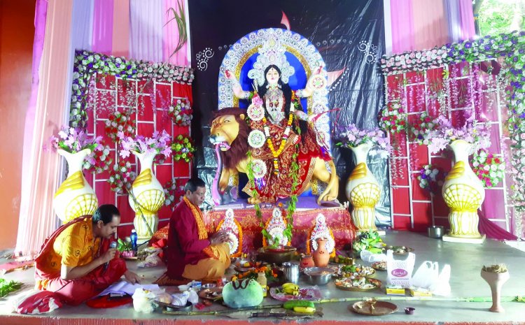 जगद्धात्री पूजा में उमड़े श्रद्धालु, चढ़ाया गया छप्पन भोग