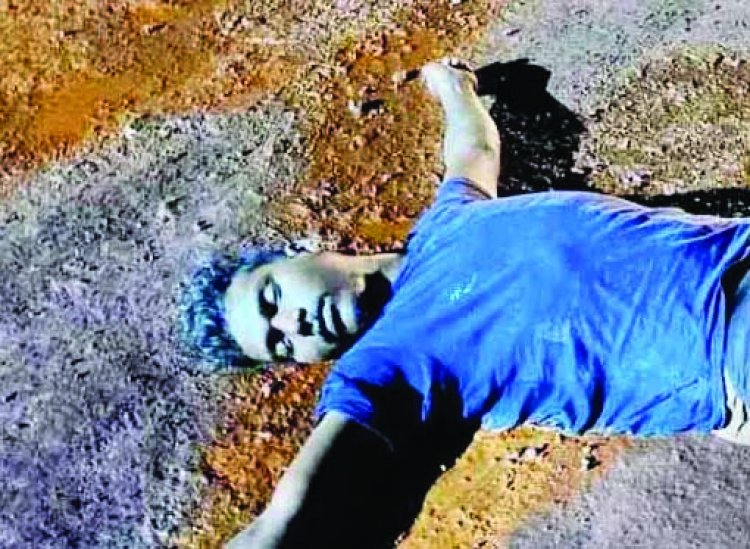 बीएसपी क्वारी माइंस क्षेत्र में सड़क के बीचों-बीच मिली युवक की लाश