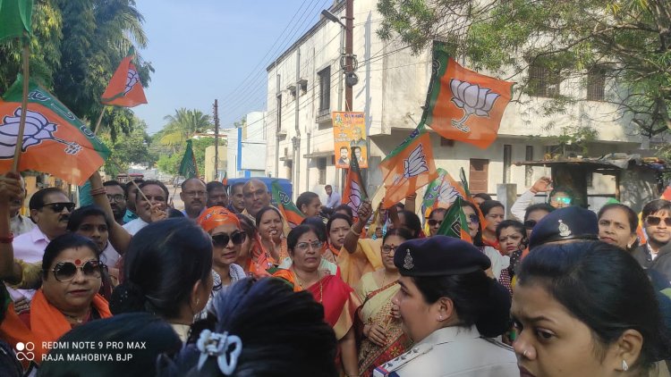 दुर्ग में भाजपा महिला मोर्चा ने की विधायक निवास का घेराव