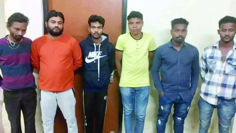 कॉलेज ग्राउंड में 6 जुआरी गिरफ्तार
