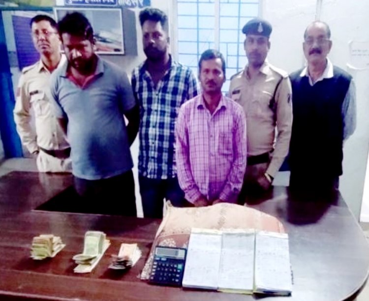 सट्टा पट्टी लिखने वाले सटोरियों पर कार्रवाई, तीन गिरफ्तार