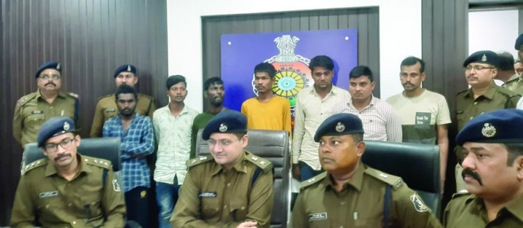 चोरी के चार मामलों का खुलासा, एक नाबालिग सहित 6 आरोपी गिरफ्तार