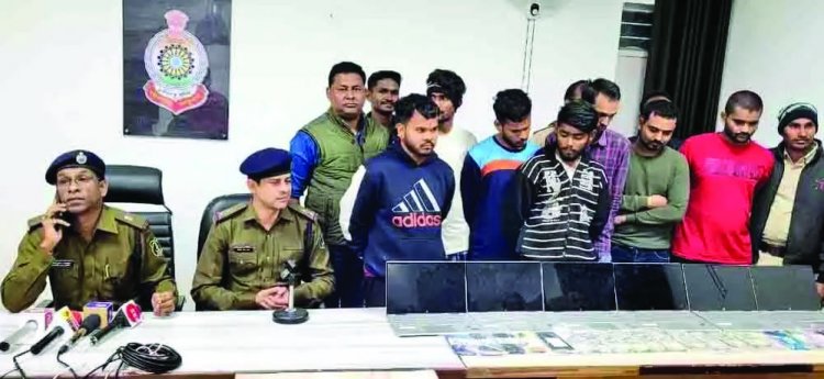 ऑनलाईन सट्टा खिलाने वाले 7 गिरफ्तार, 2.47 लाख रुपए नगद सहित 6 लैपटाप व 10 मोबाइल जब्त