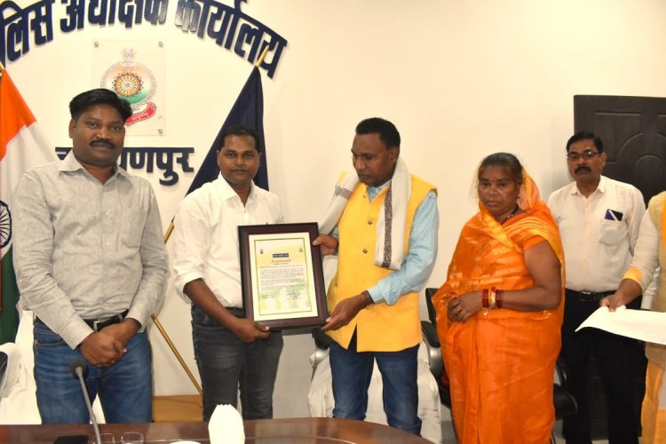 33 वर्ष पुलिस विभाग में सेवा देने के बाद रिटायर हुए एएसआई नागवंशी, उत्कृष्ट कार्यों के लिए किया गया सम्मान