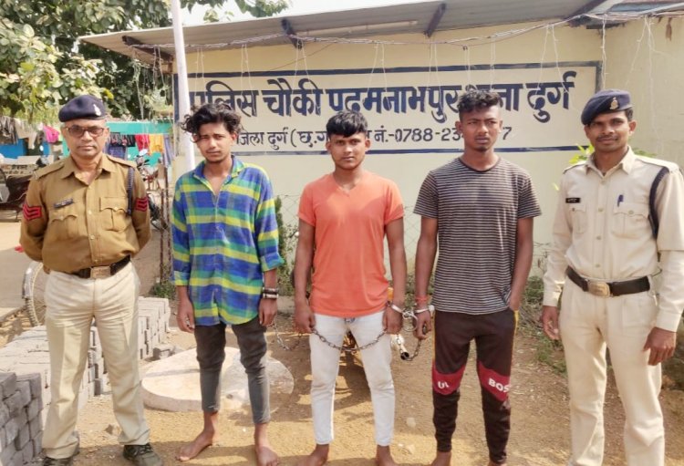 चाकू की नोक पर लूटपाट करने वाले एक अपचारी सहित चार आरोपियों को पुलिस ने किया गिरफ्तार