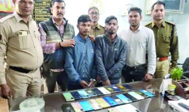 मोबाइल चोरी कर बैंक अकाउंट से उड़ाए 4 लाख रुपए, 2 आरोपियों से 22 मोबाइल जब्त