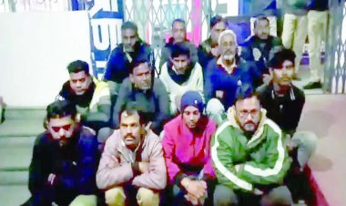 जंगल में जुआ खेलते 13 जुआरियों गिरफ्तार