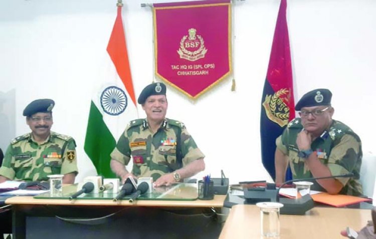 106 हार्डकोर नक्सलियों को आत्मसमर्पण कराकर BSF ने निभाई अहम भूमिका