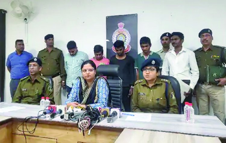 2 करोड़ पाने की लालच में आकर टीचर ने गंवाए 21.53 लाख