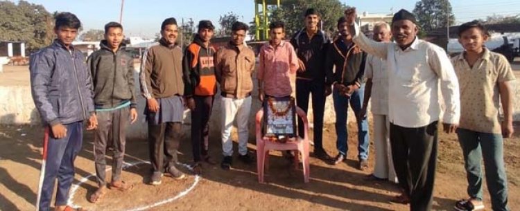 बाबा गुरु घासीदास ने समाज मे सत्य का अलख जगाकर,मनखे मनखे एक समान का दिया संदेश