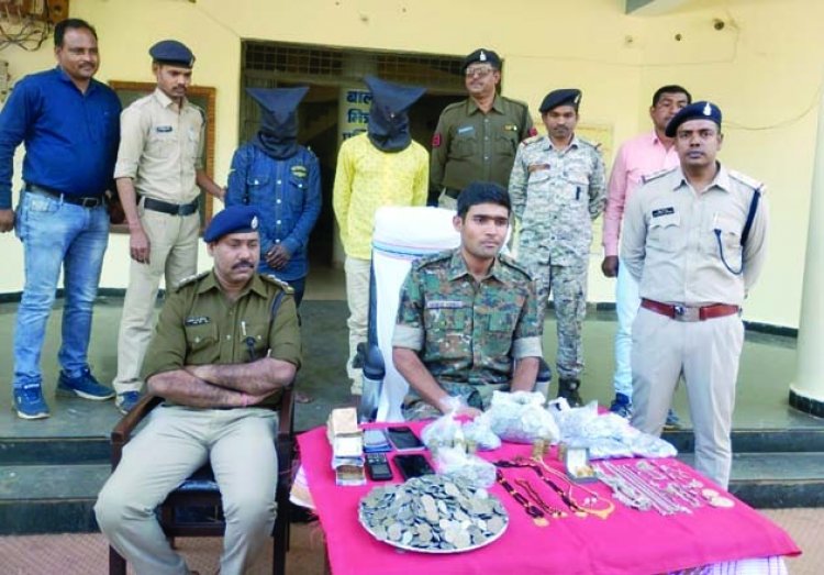मोहला पुलिस को मिली बड़ी कामयाबी, दो चोरों से सोना-चांदी व नगदी सहित 4.16 लाख का माल जब्त