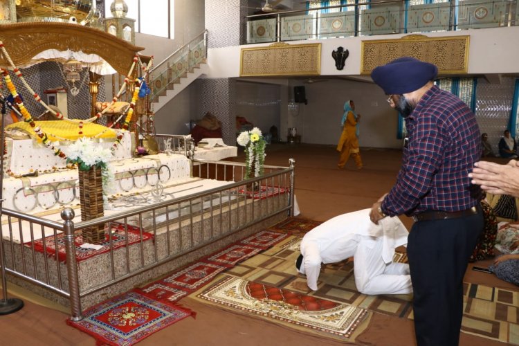 गुरू गोविंद सिंह की जयंती पर गुरूद्वारा पहुंचे विधायक ने टेका मत्था
