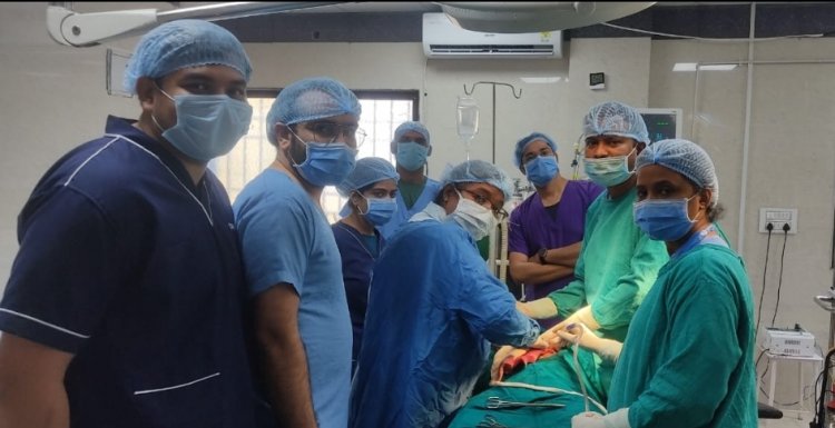 जिला अस्पताल दुर्ग में स्टमक परफोरेशन का हुआ सफल इलाज
