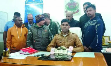 जुए की फड़ में पुलिस की रेड, 2.68 लाख नगदी के साथ 12 गिरफ्तार