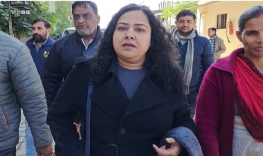 दो करोड़ की रिश्वत मांगने वाली एडिशनल एसपी को एसीबी की टीम ने लिया हिरासत में