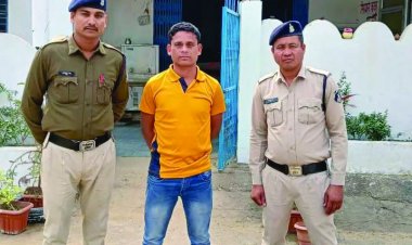 शराब दुकान से लाखों रुपए गबन करने वाला कमर्चारी गिरफ्तार