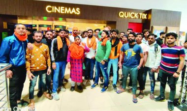 छत्तीसगढ़ में भी पठान का विरोध, दुर्ग में मूवी के पोस्टर फाड़ लगाई आग