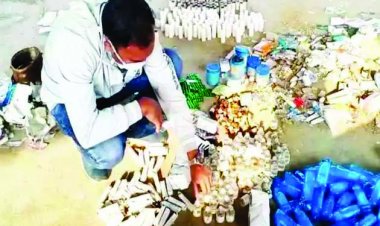 जिला अस्पताल ने एक्सपायरी बताकर जमीन में गाड़ दिया जीवन रक्षक दवाएं, स्वास्थ्य विभाग की टीम ने खोदकर निकाला