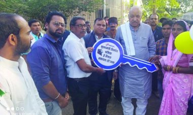 शासन की योजना से  स्वावलंबी बन रही है महिलाएं, सड़कों पर दौड़ रही है ई रिक्शा