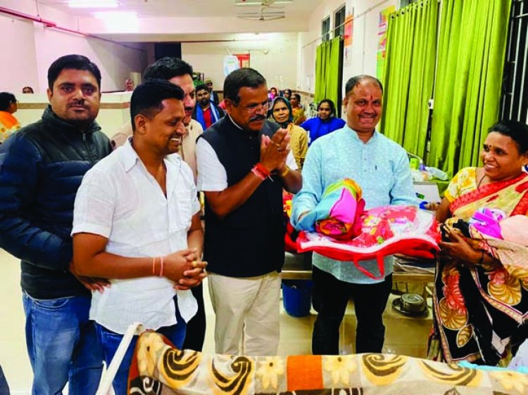 डांस, मस्ती व पार्टी छोड़कर युवाओं ने मानव सेवा एवं गौ सेवा कर किए नये साल का स्वागत