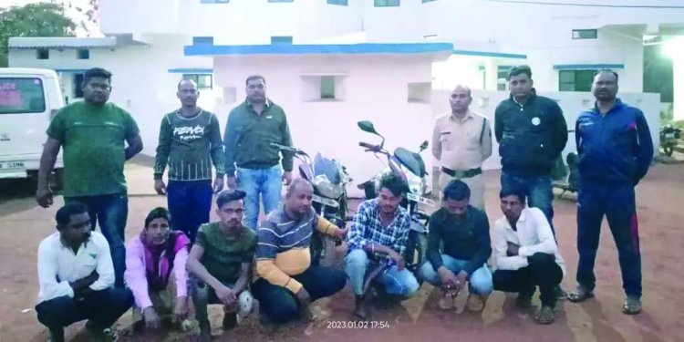नदी किनारे जुआ खेलते 7 लोग गिरफ्तार