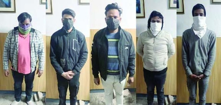 दिल्ली के कंझावला केस में सनसनीखेज खुलासा: हादसे के वक्त स्कूटी पर अकेली नहीं थी युवती, साथ में थी एक और लड़की