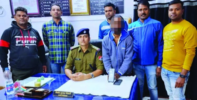 ट्रेन में चोरी करने वाले आरोपी को आरपीएफ ने पकड़ा