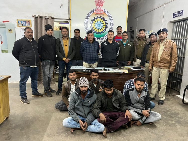 जुए की फड़ में दुर्ग पुलिस की रेड, दौड़ा-दौड़ा कर 6 को पकड़ा