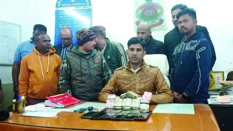 जुए की फड़ में पुलिस की रेड, 2.68 लाख नगदी के साथ 12 गिरफ्तार