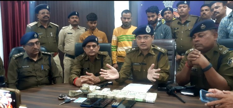 कार सहित 5 लाख रूपये नगद चोरी के मामले का खुलासा, शिकायतकर्ता ही निकला आरोपी, 3 गिरफ्तार