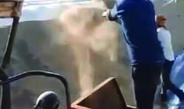 गरीबों को बांटे जाने वाले गेहूं में बालू की मिलावट पर ब्रांच मैनेजर सहित 6 लोगों के खिलाफ अपराध दर्ज