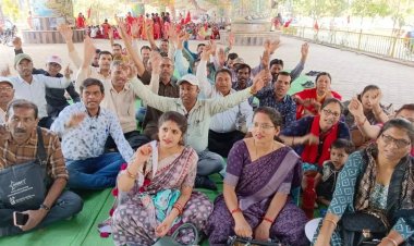 मांगों को लेकर शिक्षकों का धरना प्रदर्शन जारी