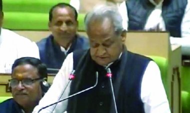 विधानसभा में राजस्थान के सीएम पढ़ने लगे पुराना बजट, विपक्ष ने किया जमकर हंगामा